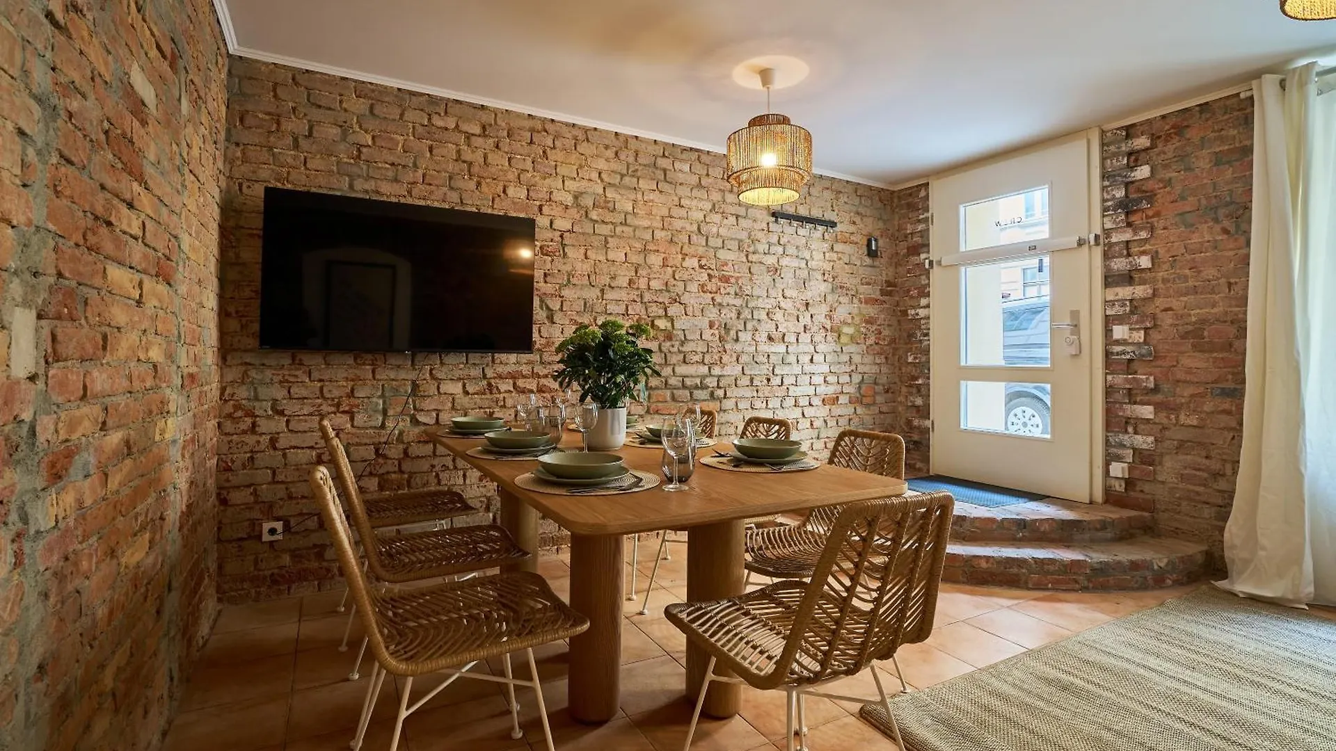 Urban Base Apartment For 8 In Berlin Mitte Germany