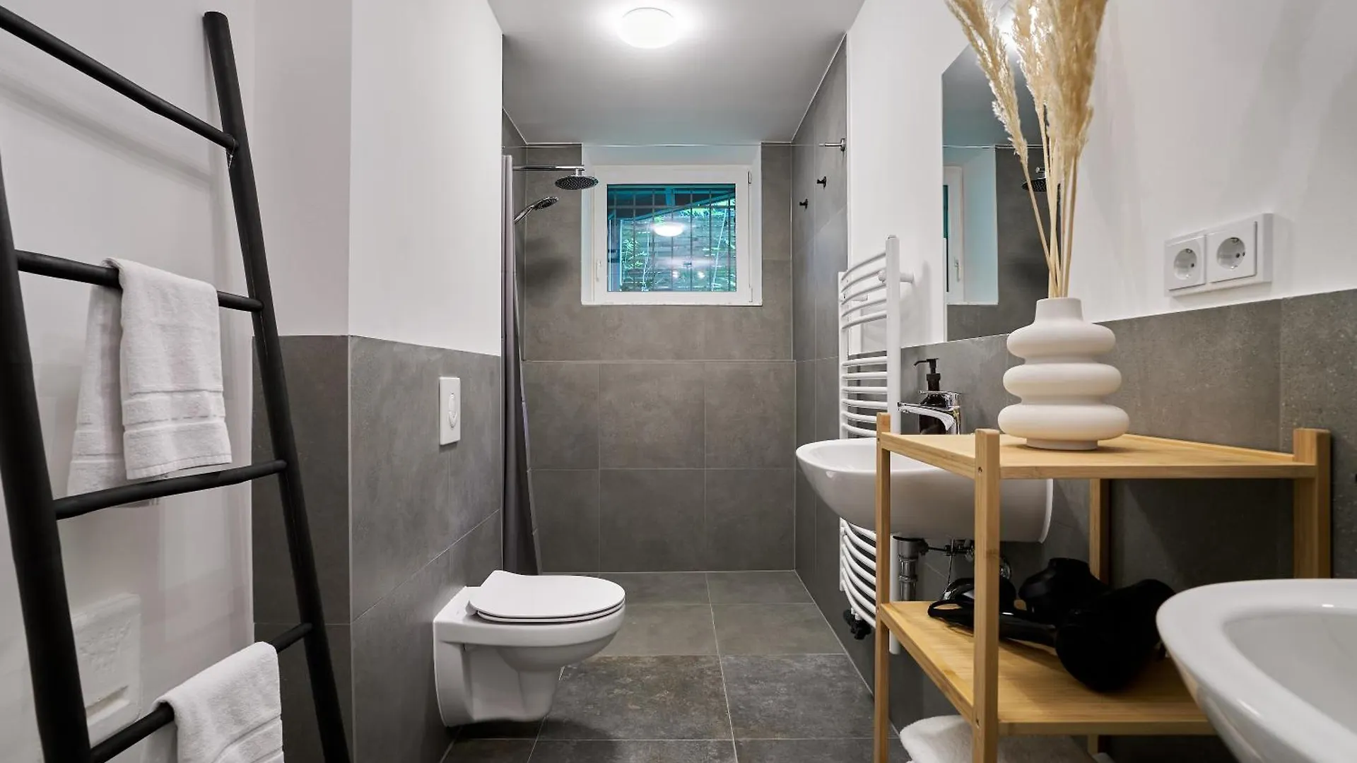 Urban Base Apartment For 8 In Berlin Mitte Germany