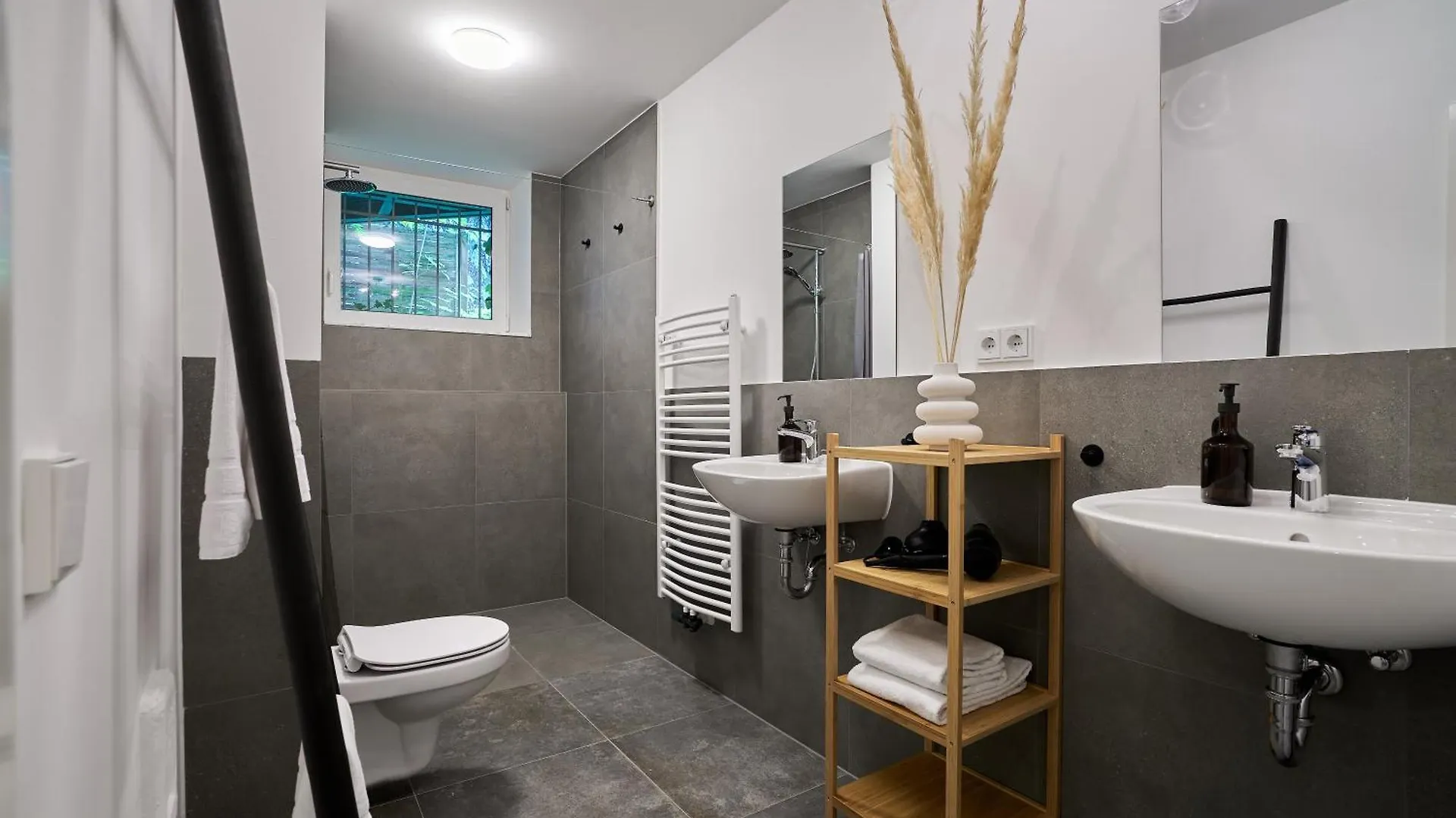 Urban Base Apartment For 8 In Berlin Mitte