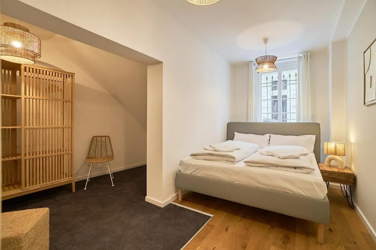Urban Base Apartment For 8 In Berlin Mitte