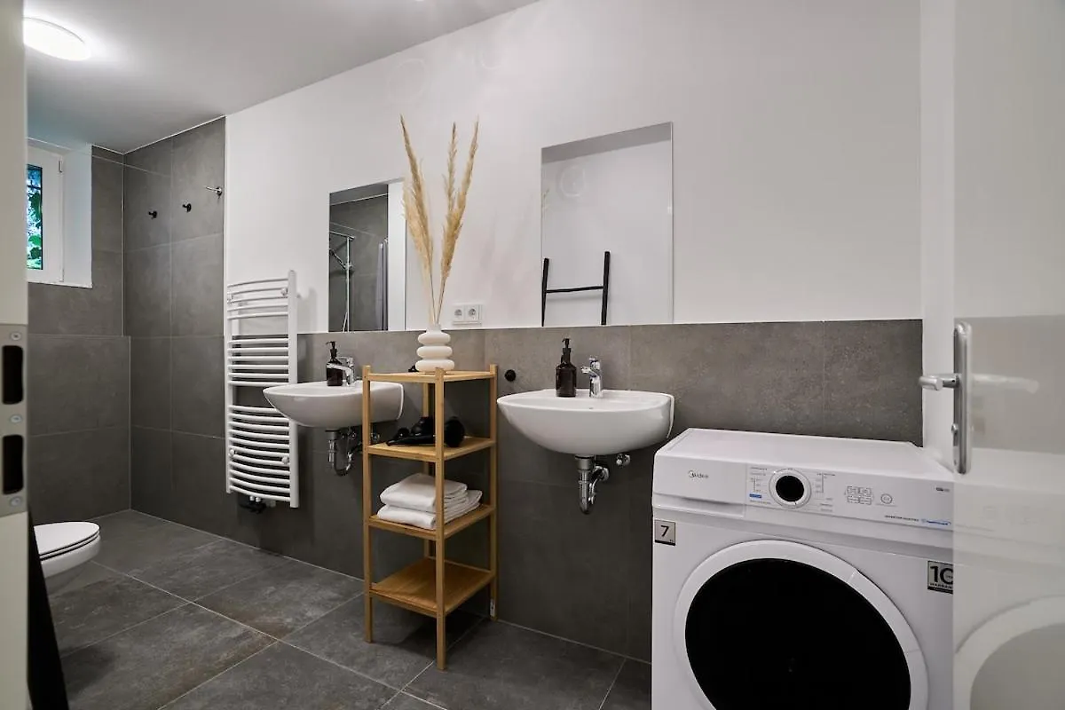 Urban Base Apartment For 8 In Berlin Mitte