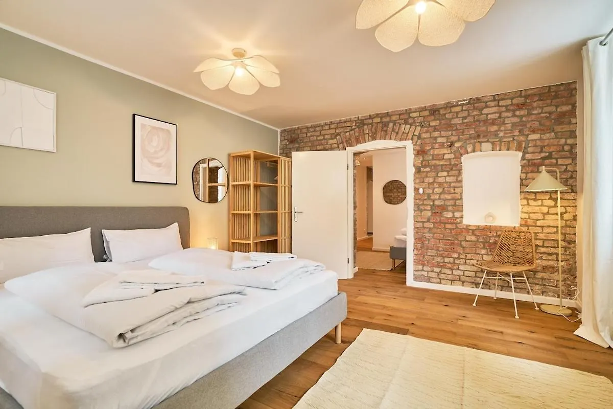 Urban Base Apartment For 8 In Berlin Mitte