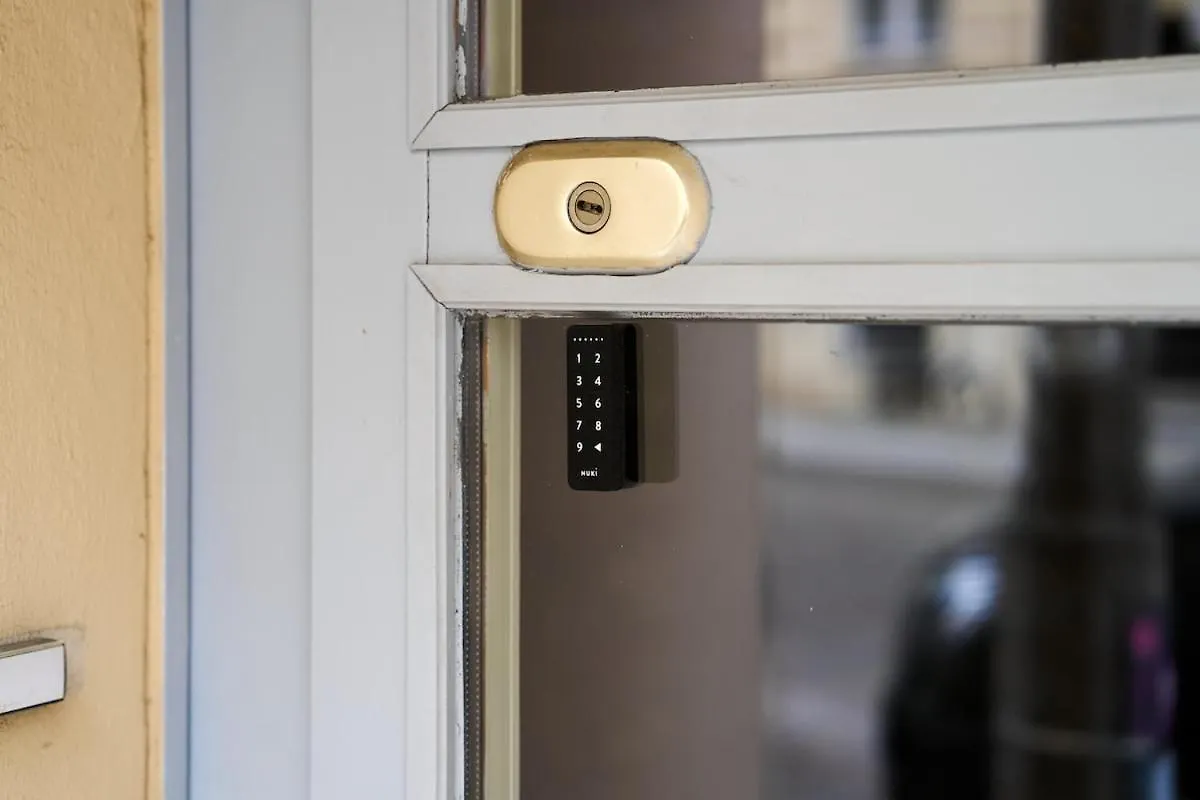 Urban Base Apartment For 8 In Berlin Mitte