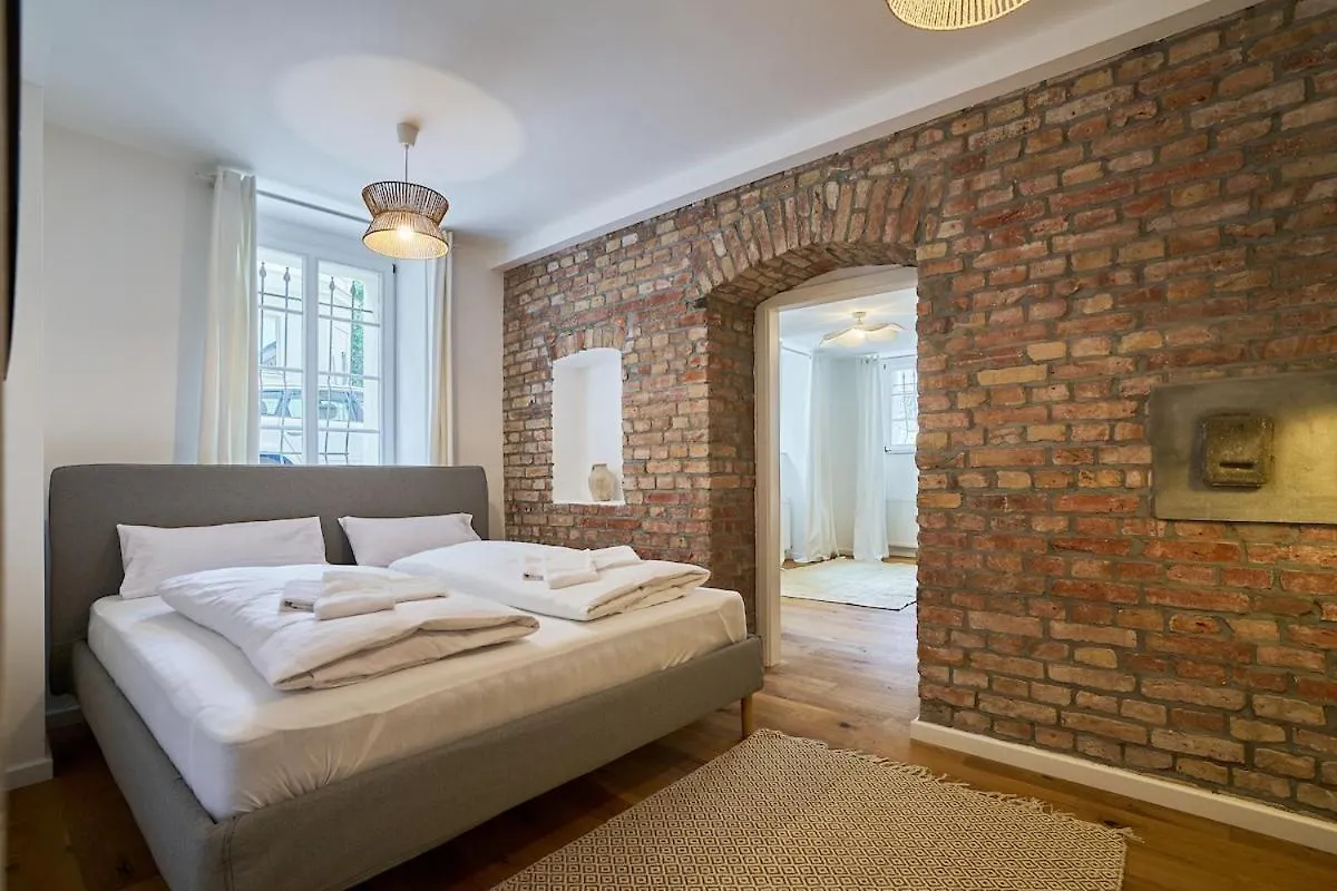 Urban Base Apartment For 8 In Berlin Mitte