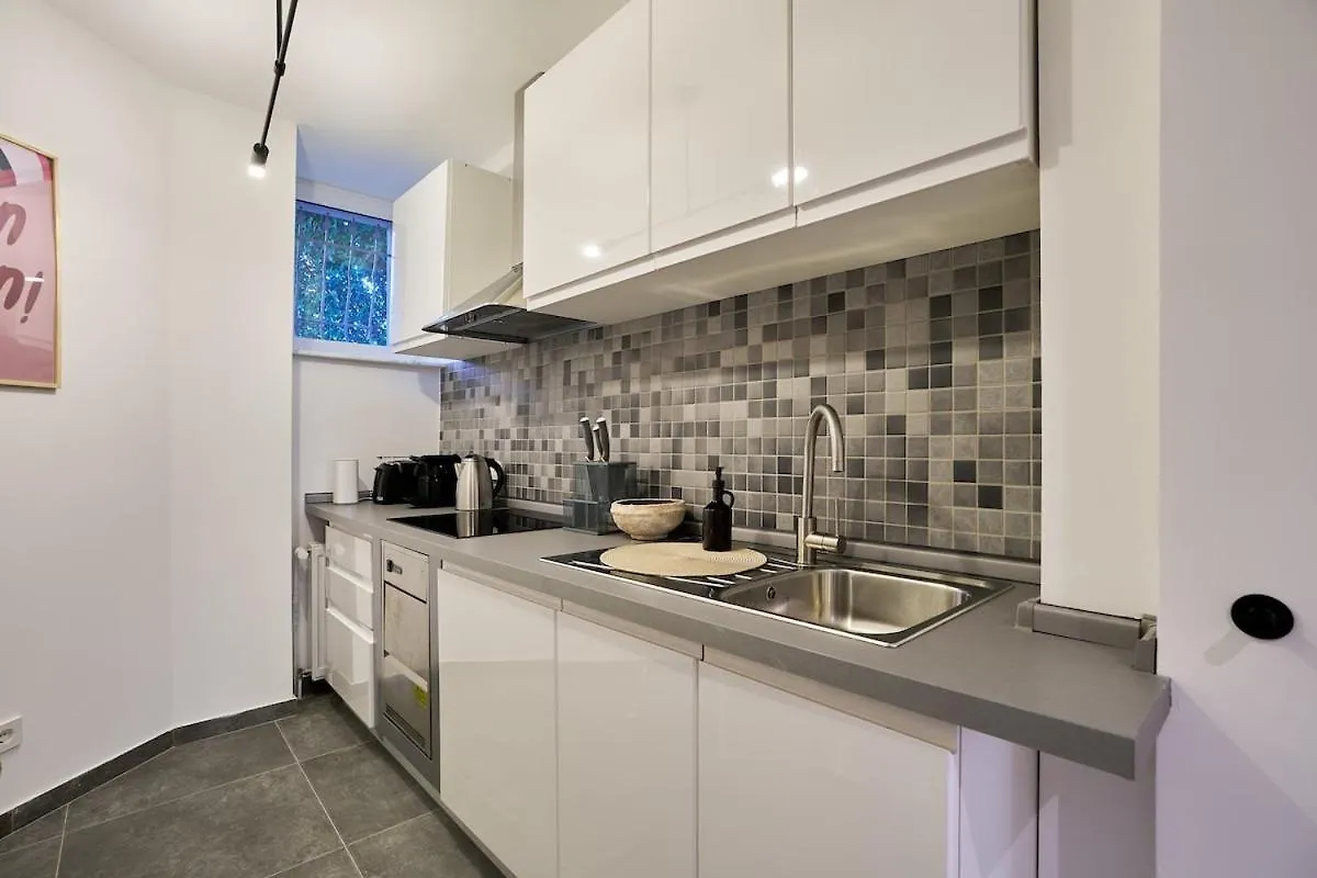 Urban Base Apartment For 8 In Berlin Mitte