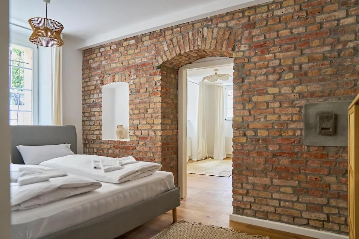Urban Base Apartment For 8 In Berlin Mitte 0*,